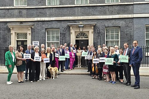 Presenting a petition at No10