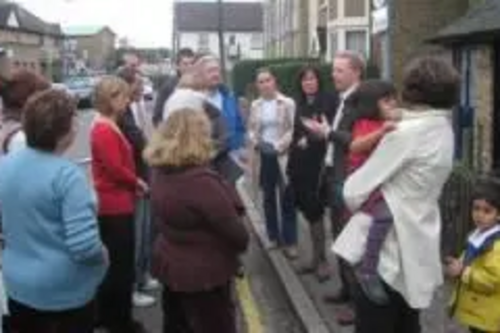 Stephen Robinson talking to Primrose Hill residents