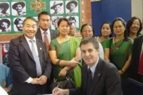 David Goodall signing the petition to support the Gurkhas justice campaign