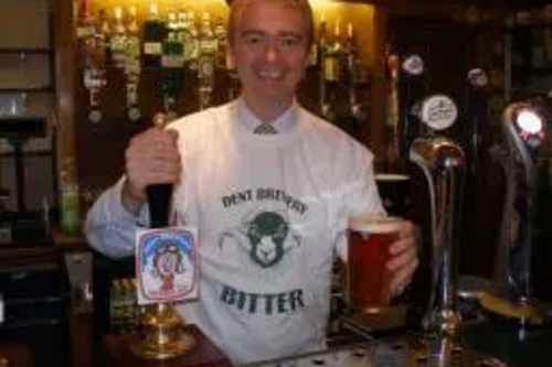 Tim Farron MP pulling a pint of Dent Brewery beer in the Strangers Bar